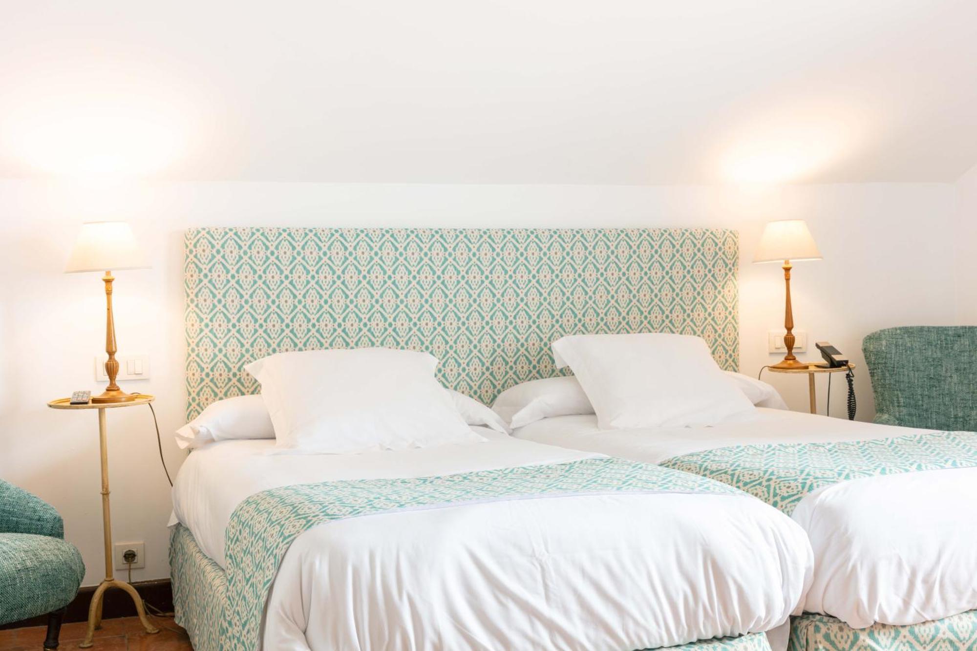 באיסה Hotel Puerta De La Luna מראה חיצוני תמונה
